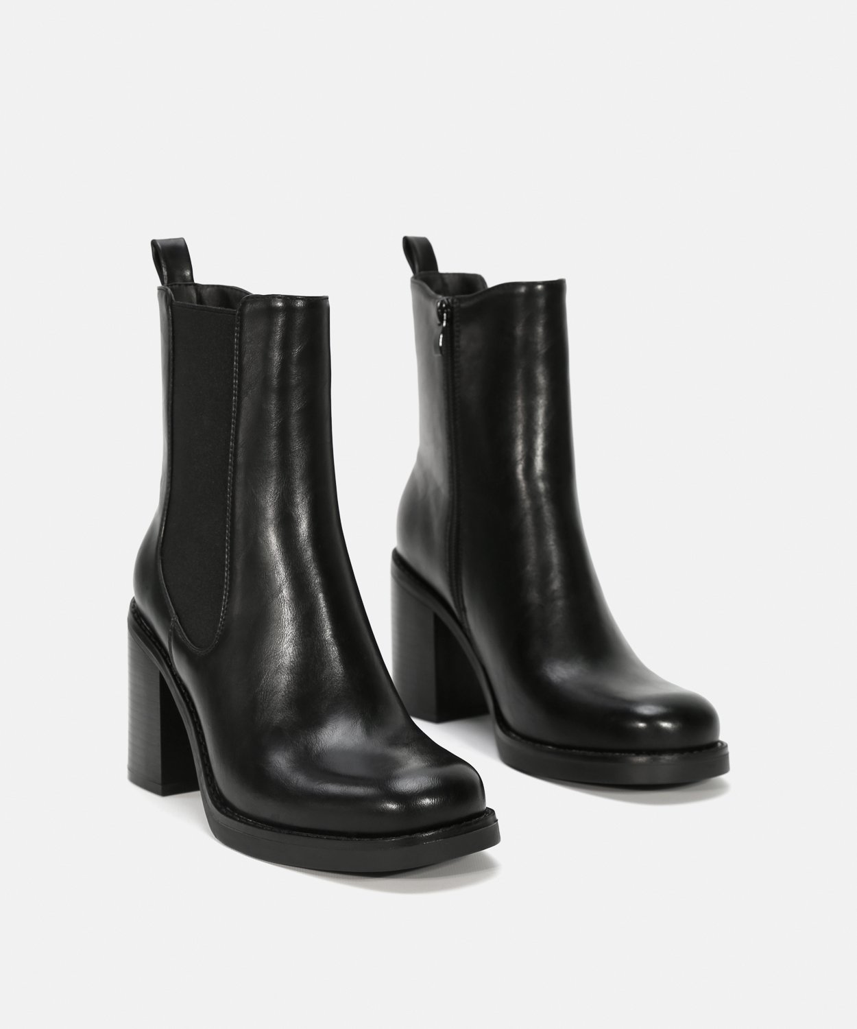 Botines negros tac&oacute;n chelsea